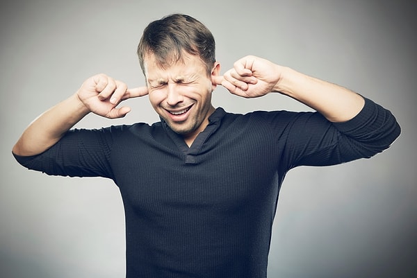 8. Что вы делаете, когда соседи слишком громко слушают музыку?