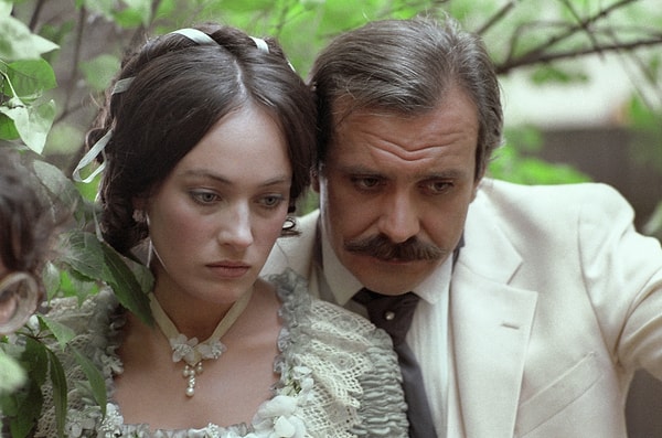 7. Как называется фильм Эльдара Рязанова, снятый по пьесе Островского "Бесприданница"?