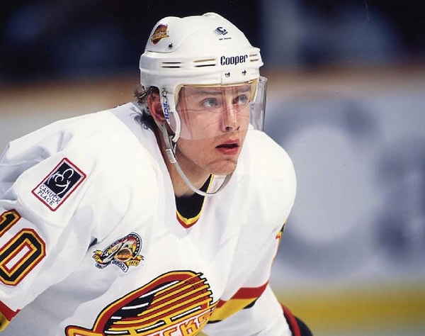 11. Какой кличкой наградили Павла Буре хоккейные болельщики?