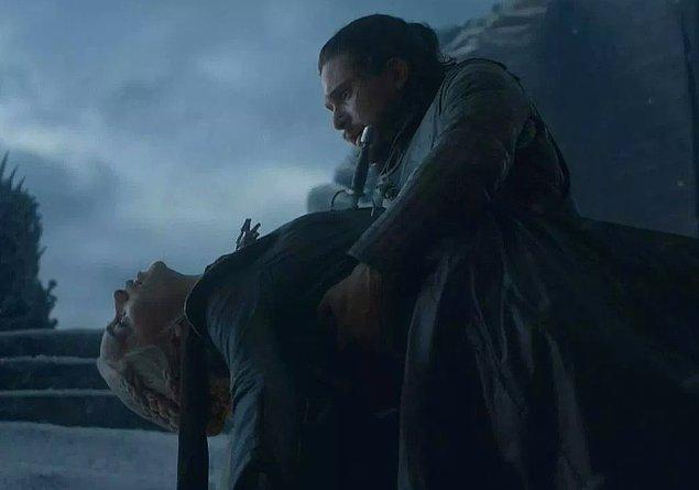 Jon Snow, Daenerys'i öldürdü ve sanırız ki Daenerys'in ordusu da Naath'a giderek insanları özgür bırakacak.