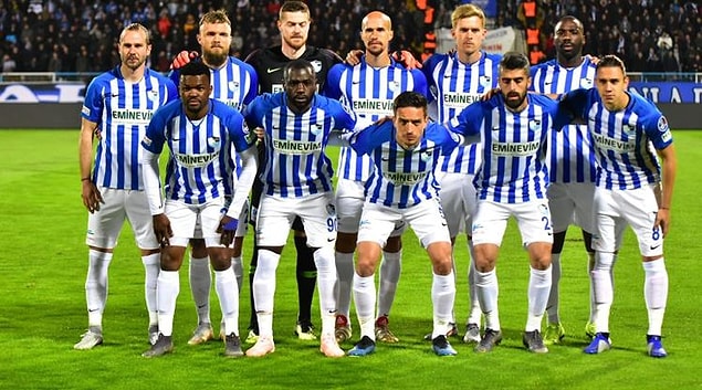 Ligde kalma şansını mucizelere bırakan Erzurumspor ise son hafta Göztepe'nin yenilmesi ve Bursaspor'un puan kaybıyla 3'lü averajla bu iki takımın önünde bitirip ligde kalabilir.
