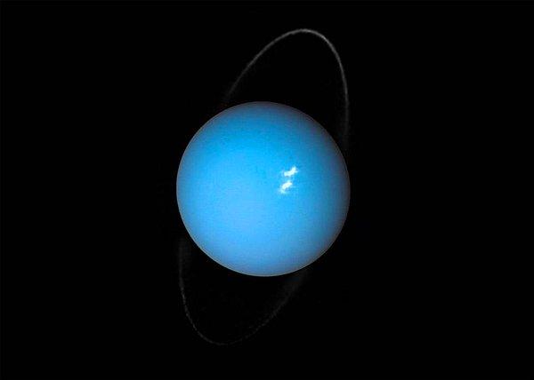 18. Uranüs'ün güneşin etrafındaki bir dönüşü 84 yıl sürer.