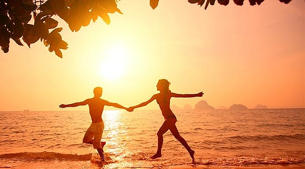 4. Как вы считаете, лето лучше начинать, имея любимого человека, или без него будет веселее?