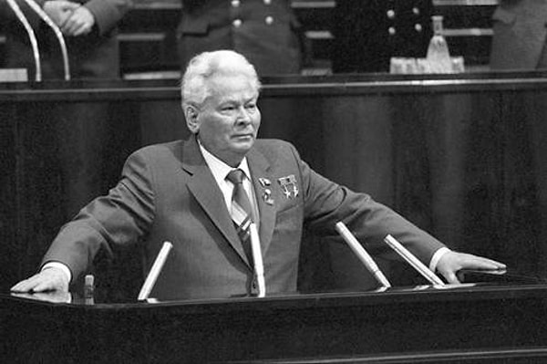 12. И последний вопрос. Назовите имя этого политика: