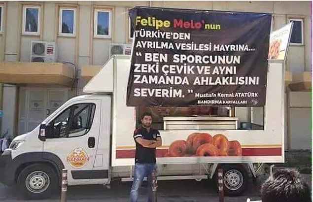 Bundan 4 yıl önce bir grup Beşiktaş taraftarı Felipe Melo'nun Galatasaray'dan ayrılmasının ardından lokma döktürmüştü.