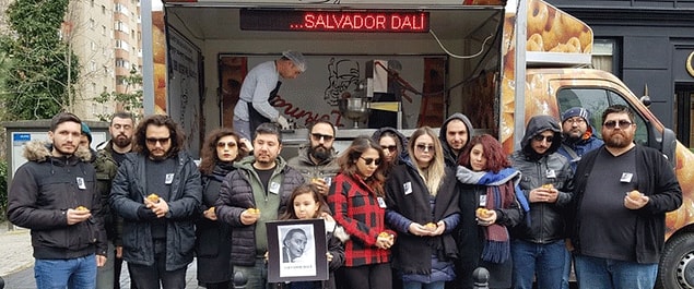 Salvador Dali'yi unutmayan reklam ajansı çalışanları da var.