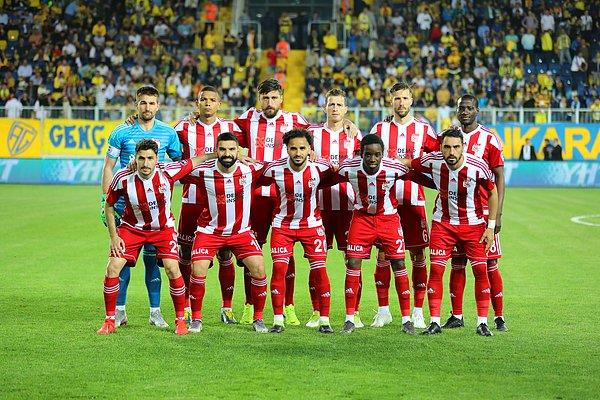 Demir Grup Sivasspor - 12 futbolcu