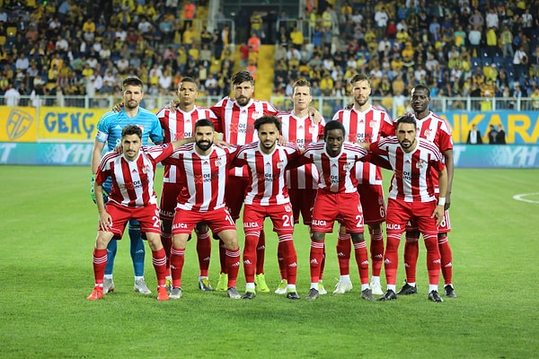 Demir Grup Sivasspor - 12 futbolcu