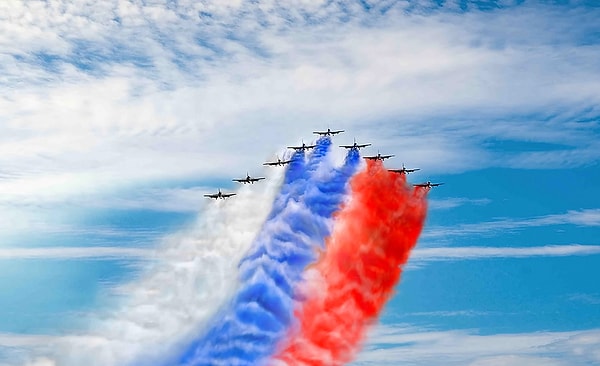 7. Какого числа отмечается День России?