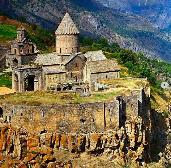 15. Ermenistan'da 9. yüzyıla ait Tatev Manastırı'nın inanılmaz görünümü...