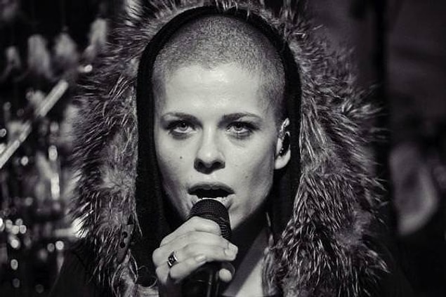 9. Kürk Kapüşonlu Madonna: Sharon Kovacs, 4 Eylül’de Garanti Caz Yeşili konserleri kapsamında %100 Studio’da!