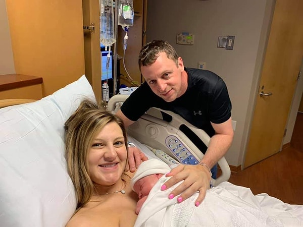 14. Папа подготовился к рождению ребенка. Сделал маникюрчик