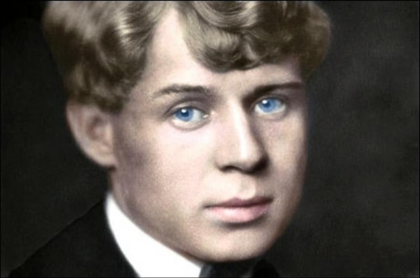 5. Как называется поэма Сергея Есенина, которая создана, как сам признавал поэт, под влиянием пушкинского "Моцарта и Сальери"?