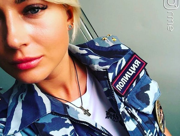 2. С нарощенными ресницами...