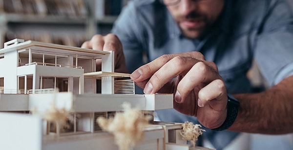 12. Как выглядит архитектурный элемент под названием "эркер"?