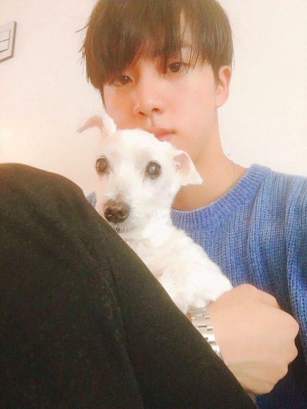 13. 12 yıldır birlikte yaşadığı Jjanggu adındaki köpeği 2018 Eylül ayında öldü.