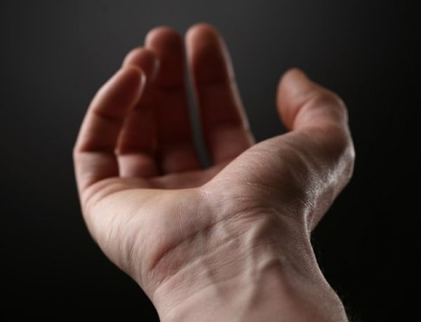 10. Ноготь на среднем пальце растет быстрее, чем на остальных