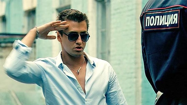 1. Назовите сериал: