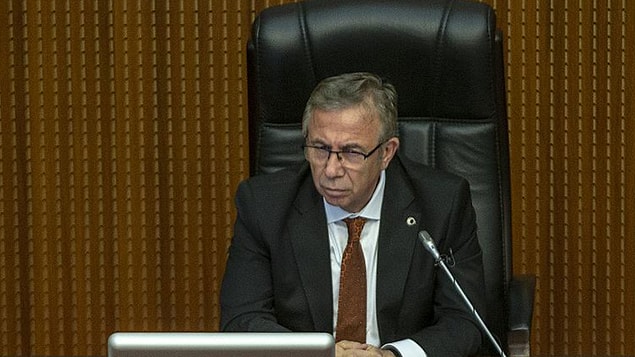 3. Belediye meclisinde yetkilerinin alınmasının istendiğini ancak buna izin vermeyeceğini ifade eden Mansur Yavaş, geçtiğimiz yıllarda 1 milyar TL'ye verilen ihalenin bu yıl 188 milyona mal edildiğini açıkladı.