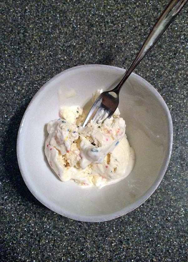 29. Вы тоже едите мороженое вилкой?