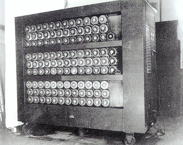 Bu makine de Turing makinesi olacaktı, nitekim oldu da.