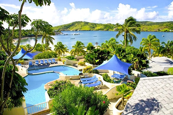 6. Знаете про остров-государство под названием Антигуа и Барбуда? В каком море он расположен?