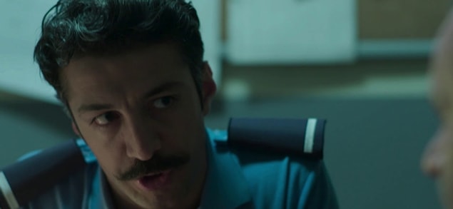 13. Hapishanede her türlü yolsuzluğu yapan bu gardiyanın adı nedir?