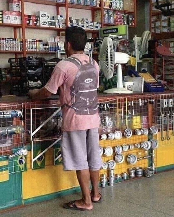 11. Зачем таскать с собой рюкзак, если он уже нарисован на твоей футболке?