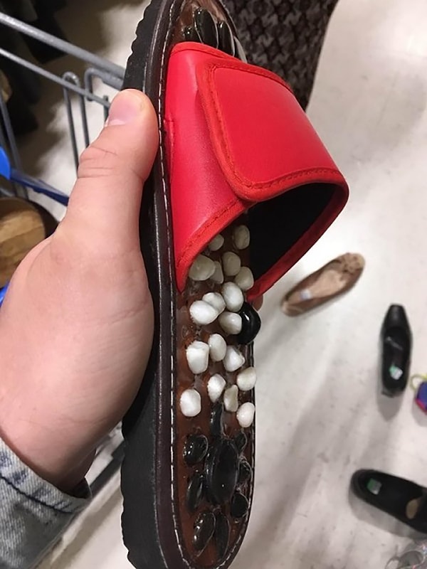 15. «Мы встроили в тапок гальку, чтобы идя в них по гальке, вы бы все равно шли босиком, по гальке»