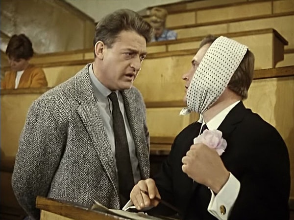 11. Где расположен старейший университет в мире?