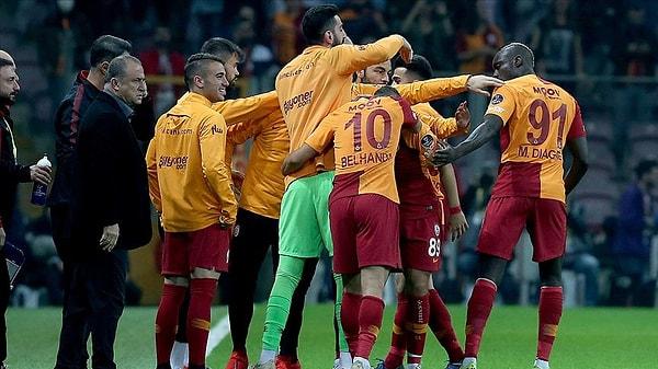 8. Hangi futbolcu kariyerinin ilk şampiyonluğunu bu sezon Galatasaray ile yaşamamıştır?