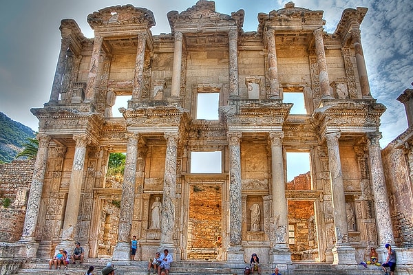 7. Еще одна древность! В каком государстве она радует туристов со всего мира?