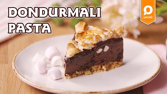 Yaz Sıcağını En Lezzetli Şekilde Atlatmanın Yolu: Dondurmalı Pasta Nasıl Yapılır?