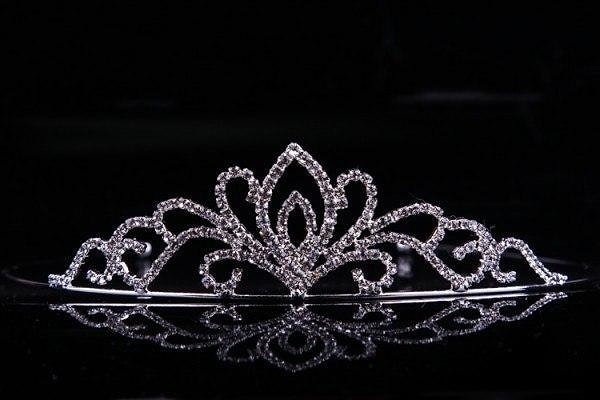 8. Как называется это украшение на голову?