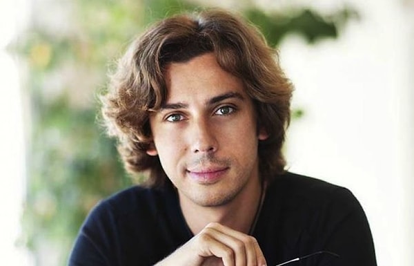 8. "Собак любят за то, что они не хотят стать..."     М. Галкин