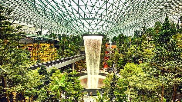 Changi'nin 137 bin metrekarelik üç farklı terminali olan Jewel Havalimanı, seçeneklerini daha da zenginleştirecek.