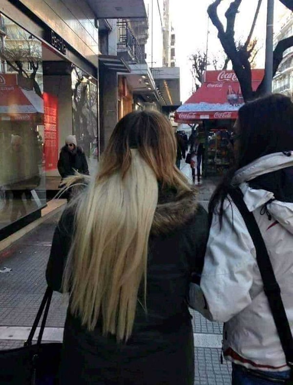 2. Зачем мучиться с подбором цвета волос? Нацепила, что нашла, и вперед!