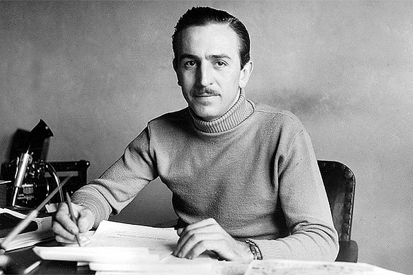 10. Уолт Дисней: "Чем больше вы любите себя, тем меньше вы любите других, и это..."