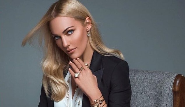 Meryem Uzerli yaptırdığı estetiklerle yaşlanmak nedir bilmiyor!
