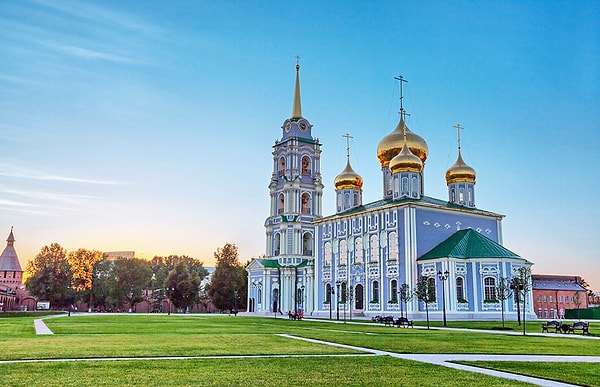 2. Его называют городом самоваров, пряников, оружейных заводов и филимоновской игрушки.