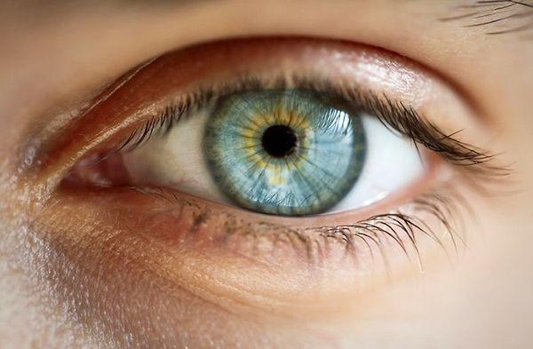 11. "Bağışıklık sisteminiz gözlerinizin varlığından habersizdir. Eğer bunu fark ederse gözünüzü virüs sanıp saldırabilir ve sizi kör edebilir."