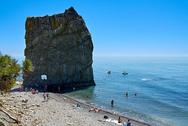 1. Какой стране принадлежит южный берег Черного моря?
