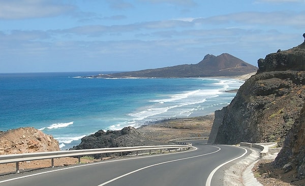 2. Какое из этих государств - островное?