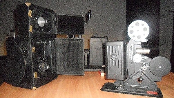 4. Фильмы какой киностудии начинаются с отбивания склянок?