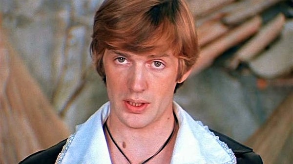 6. Кто сыграл роль министра-администратора в фильме «Обыкновенное чудо»?