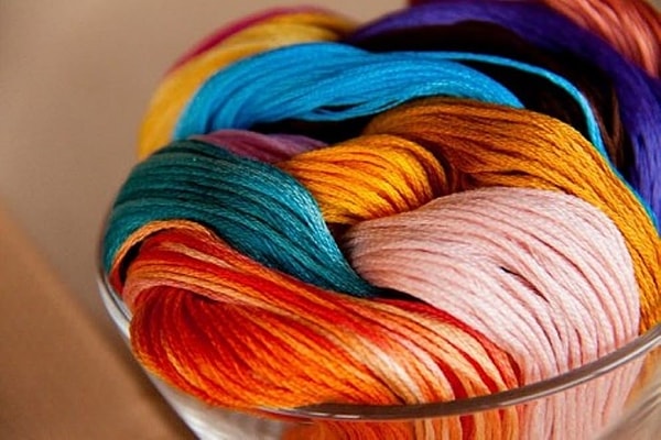 8. Что девочки из 90-х плели из этих ниток?