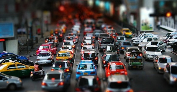 12. Самая длинная пробка имела протяженность около 200 километров.