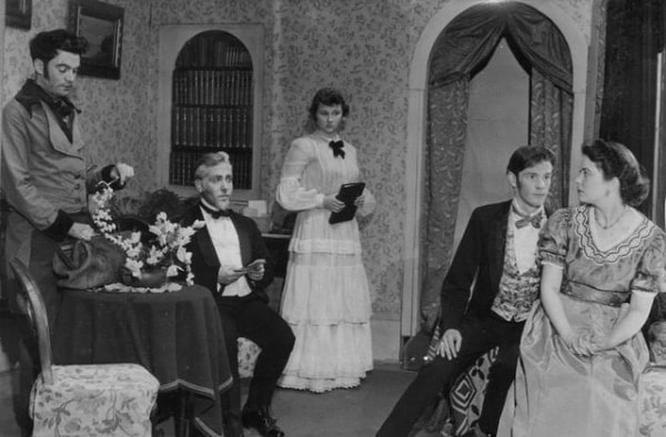 8. Вспомните фамилию главного героя романа Тургенева "Отцы и дети".