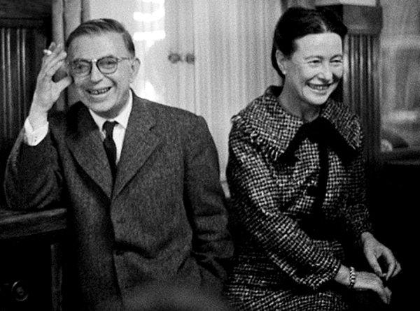 5. Yüzyılın en özgür aşkı onlarınki idi: Jean Paul Sartre ve Simone de Beauvoir hiç evlenmedi, hiç aynı evi paylaşmadı fakat her gün mutlaka görüştüler. Hayatlarının sonuna kadar ilişkileri devam etti.