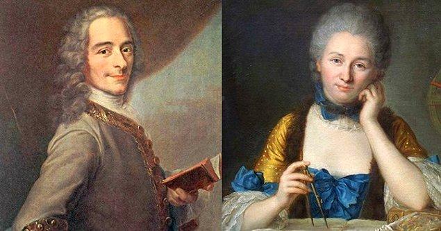 9. Emilie Du Chatelet dünyaca ünlü Fransız yazar Voltaire ile tanıştıktan sonra ondan öyle etkilendi ki bu aşk için evliliğini bitirdi. Topluma tepki olarak 15 yıl boyunca hiç evlenmeden yaşadılar.